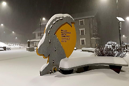 Canavese imbiancato: la neve arriva e manda in tilt il traffico