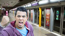 La metropolitana resta al buio: pendolari ostaggi del caos