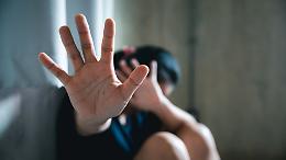 Svegliati con schiaffi e insultati ogni giorno nella comunità per disabili