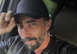 “Via o ti sparo!”: spacciatore minaccia Vittorio Brumotti con una pistola a Prarolo