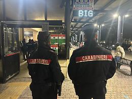 Blitz dei carabinieri in stazione: tre giovani nei guai per droga
