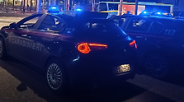 Tenta di sfondare la porta dei genitori a martellate. Tre chiamate al 112 in meno di 24 ore