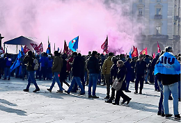 Torino, disordini e violenze durante lo sciopero generale: tensioni in piazza e scontri con la polizia 
