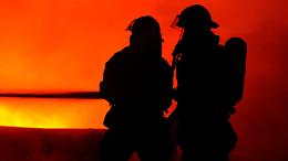Incendio nella notte: nessuna vittima, ma danni ingenti all’appartamento