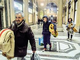 Eroi nella notte a Torino: due senzatetto fermano un ladro in galleria San Federico
