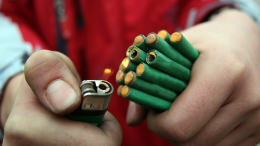 Tabacchaio trasforma  il locale in bazar illegale: sequestrati fuochi d’artificio e armi soft air illegali