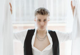 Un giovane talento del Canavese firma con la Warner Music: il sogno di una vita diventa realtà