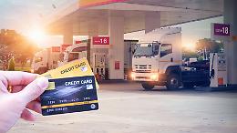 Truffa al distributore: arrestato 19enne per clonazione di carte carburante