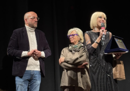 Un Teatrino gremito e un premio dal cuore di Chivasso: Marina Rota trionfa al NocciolArt 2024