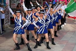 Cinquant'anni di sfilate per le majorettes di San Mauro. Il Comune le ha premiate