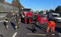 Caos in tangenziale: due auto distrutte, traffico paralizzato