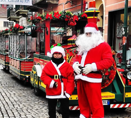 Manuel, il Babbo Natale che incanta Chivasso