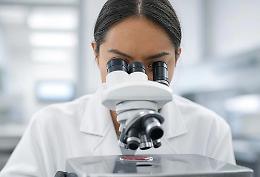 Carne coltivata: la ricerca italiana che potrebbe cambiare il futuro del cibo