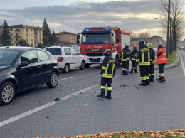 Incidente in tangenziale: scontro tra auto e Vigili del Fuoco