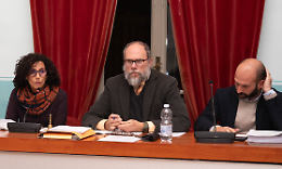 Tra moglie e marito mettiamoci un segretario... Spitale resta. Cin Cin!