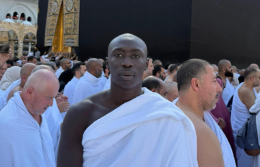 Khaby Lame in pellegrinaggio a La Mecca: "Allah è la mia unica speranza"
