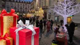  Ivrea, una luce nel buio: 800 doni per riscaldare il cuore