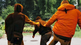 Aggressione ai Giardini Reali: due diciassettenni pestati da una baby gang