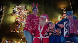 Una slitta di 125 trattori illumina il Natale di Rivara