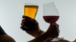 Cosa si è bevuto l'assessore regionale? Vino vs birra...