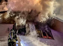 Fiamme nella notte, brucia una villetta: paura in paese
