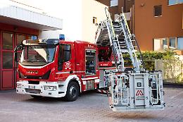Iveco vende Magirus ai tedeschi: storia della scala girevole antincendio dei vigili del fuoco