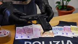 Ex poliziotti torinesi arrestati: armi, Rolex e tesserini falsi nelle loro case