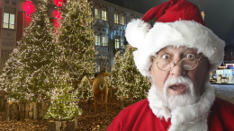 A Settimo Torinese sputano e prendono a calci Babbo Natale