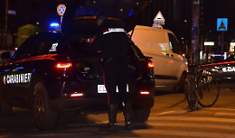 Settimo Torinese, ubriaco molesta clienti e personale tra lavanderia e pizzeria: denunciato un 45enne