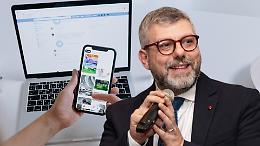 Rubano l'identità al sindaco su facebook e cercano di truffare commercianti del paese