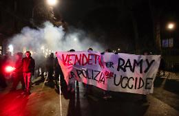 Proteste, violenza e fiamme: la lunga notte di scontri per Ramy