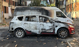 Auto in cenere e tensioni alle stelle: case ATC sotto assedio