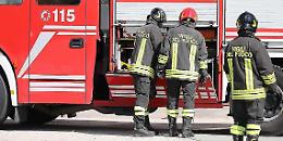Furgone in fiamme e ambulanza ribaltata: due incidenti paralizzano il traffico