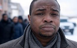 Otto ore di coda all’ufficio immigrazione: accuse di "disservizio razzista"