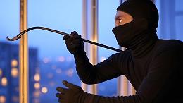 Furto acrobatico a Nichelino: ladri scalano le grondaie e svaligiano un appartamento