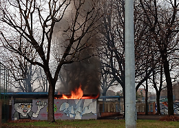 Incendio all'ex piscina Sempione: degrado, illegalità e indifferenza istituzionale