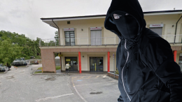 "Questa è una rapina".  All'ufficio postale bandito in fuga a mani vuote