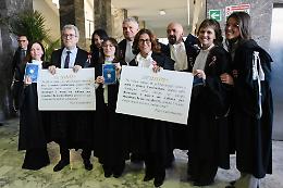 Magistrati contro il governo: fuga con la Costituzione in mano