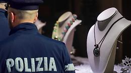 Gioielleria svaligiata in pieno giorno: indagini in corso