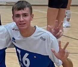Muore a 17 anni dopo un malore improvviso: il mondo della pallavolo in lutto