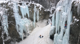 Dramma a Ceresole Reale: giovane scalatore precipita dalla cascata di ghiaccio