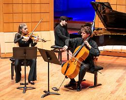 Il Trio Zeliha incanta il pubblico con Haydn, Fauré e Brahms
