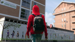 Sostituito il prof. accusato di molestie al liceo: dopo il video shock l'inchiesta procede