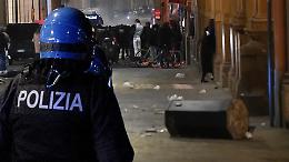 Guerriglia urbana nel quartiere Aurora: anarchici in corteo, scritte e vandalismi