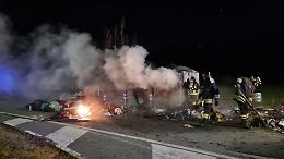 Rosta in fiamme: incendio criminale devasta l'isola ecologica (FOTO)