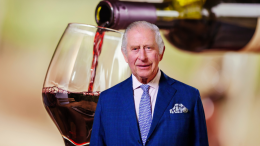 Re Carlo III celebra il cibo italiano, ma lo cucina con prodotti inglesi. Tradizione venduta o ponte culturale?
