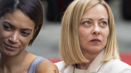 Elodie asfalta Meloni e snobba Schlein: “Neanche se mi tagliassero una mano”