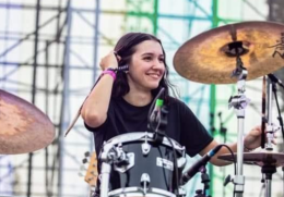 Giorgia Maina: dai banchi del Fermi-Galilei al palco di Jovanotti, un'esplosione di energia