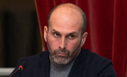 Lettera aperta e porte chiuse: il sindaco risponde ai pacifisti, la politica litiga
