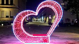 Un cuore gigante per un San Valentino speciale: Venaria celebra l’amore con un’installazione mozzafiato
